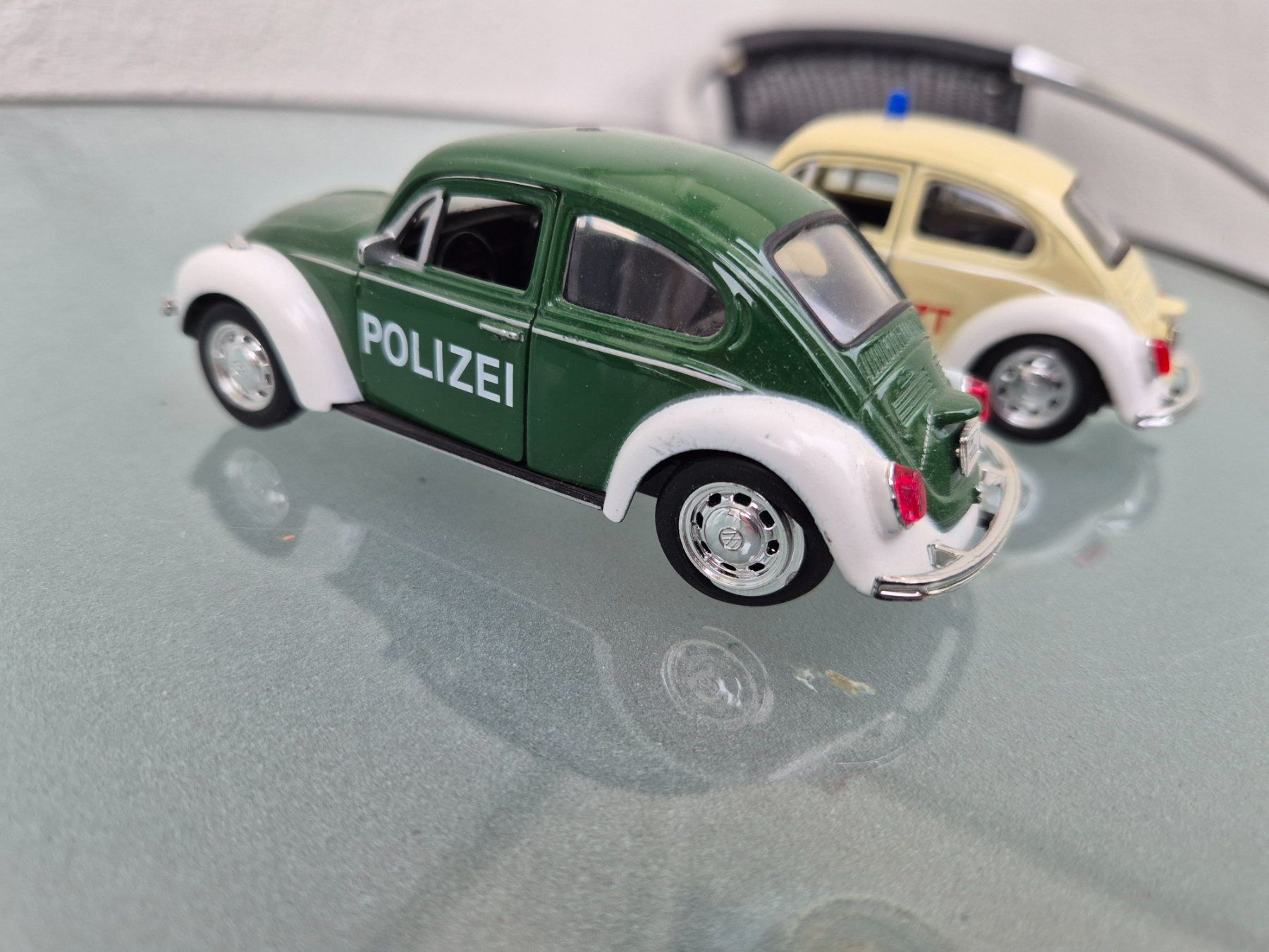 Volkswagen Modellini d'auto: VW Käfer Police + Artzt. 13:2 – Usato da Oberbuchsiten venduto da laffite54 6