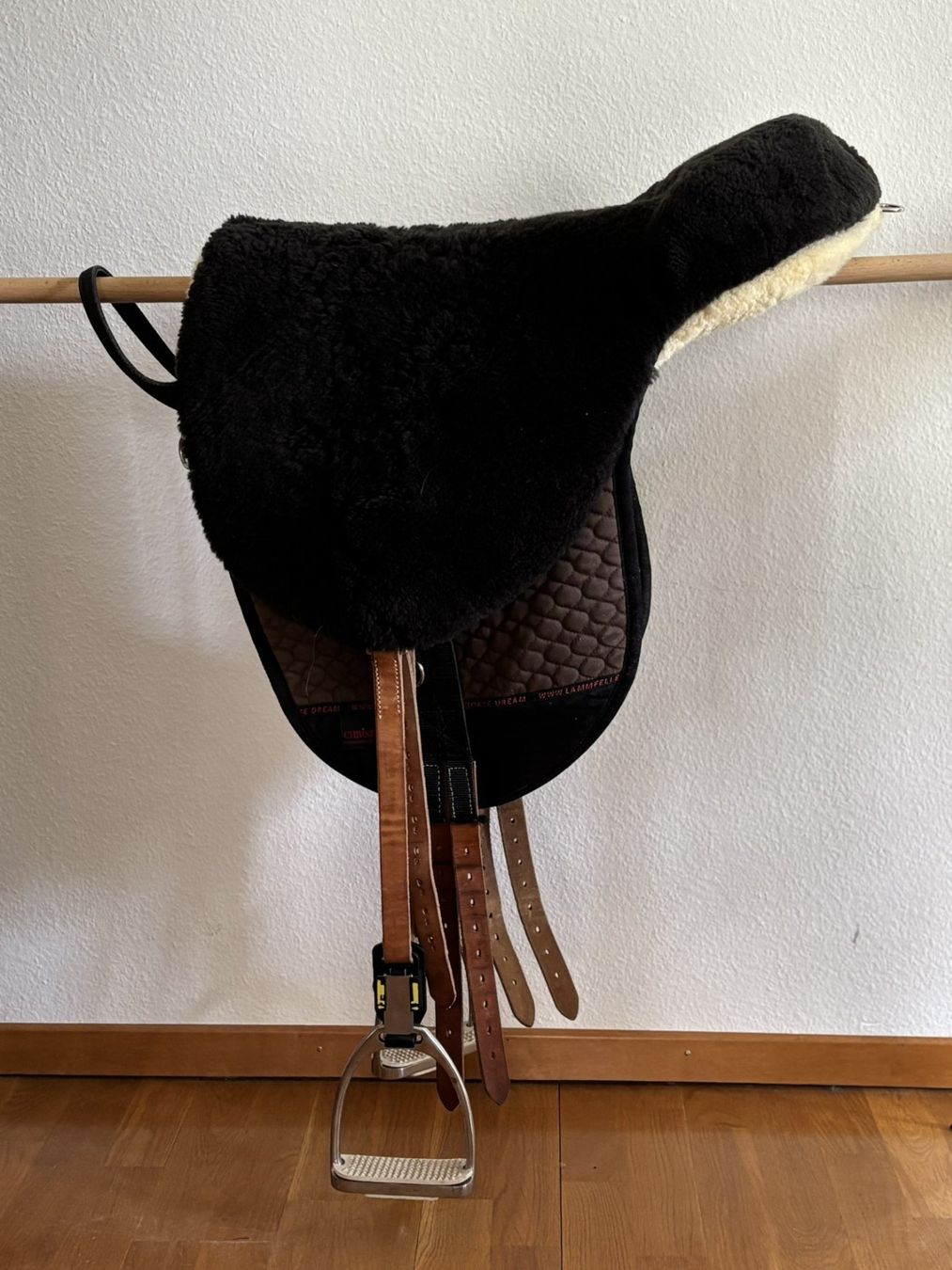 Christ Selles, accessoires: Fellsattel Christ Basic plus, Sattelgurt, Steigbügel – D'occasion à Zürich par BernhardL01