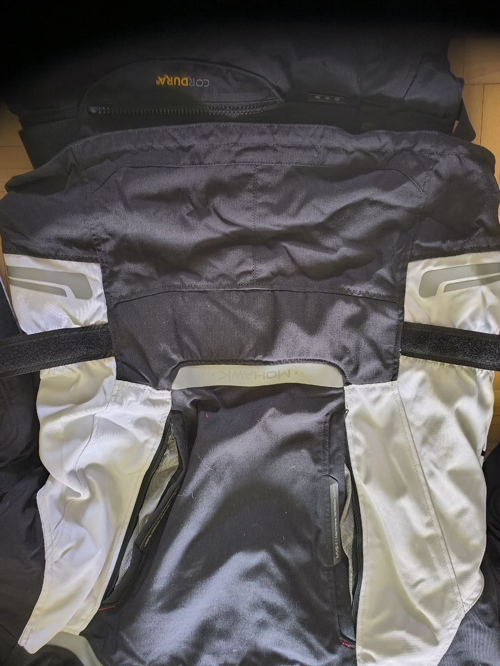 Lots de vêtements: Motorrad kleider – D'occasion à St. Gallen par rac_8n8q 3