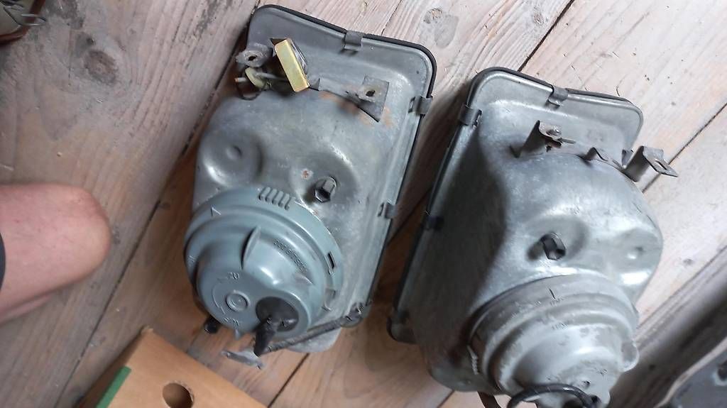 Fari: Ein Paar Scheinwerfer Oldtimer Ford Granada MK 2 – Usato da Sarmenstorf venduto da 17m_P3 2