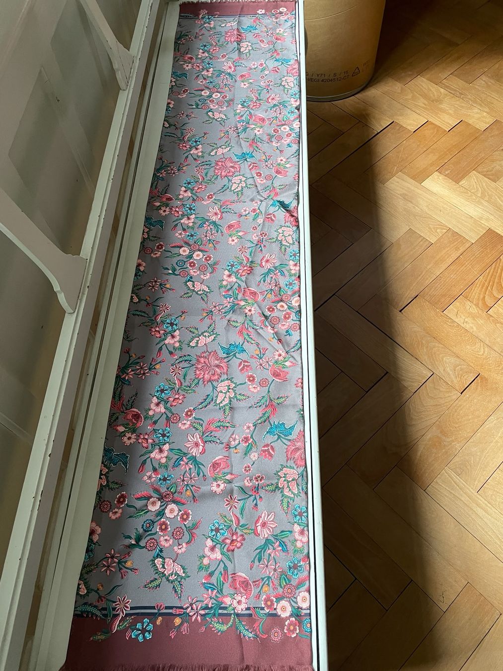 Gucci Foulard & Sciarpe: Orginal Gucci Flora Seidenstola – Usato da St. Gallen venduto da DiesundDas.