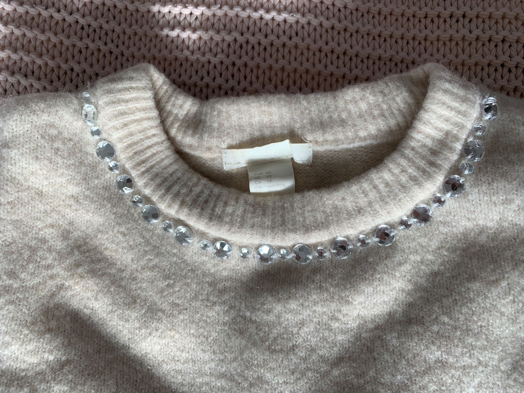 H&M Pullover & Sweatshirts: Pull blanc chic – Gebraucht aus Montreux von iizaa811 1
