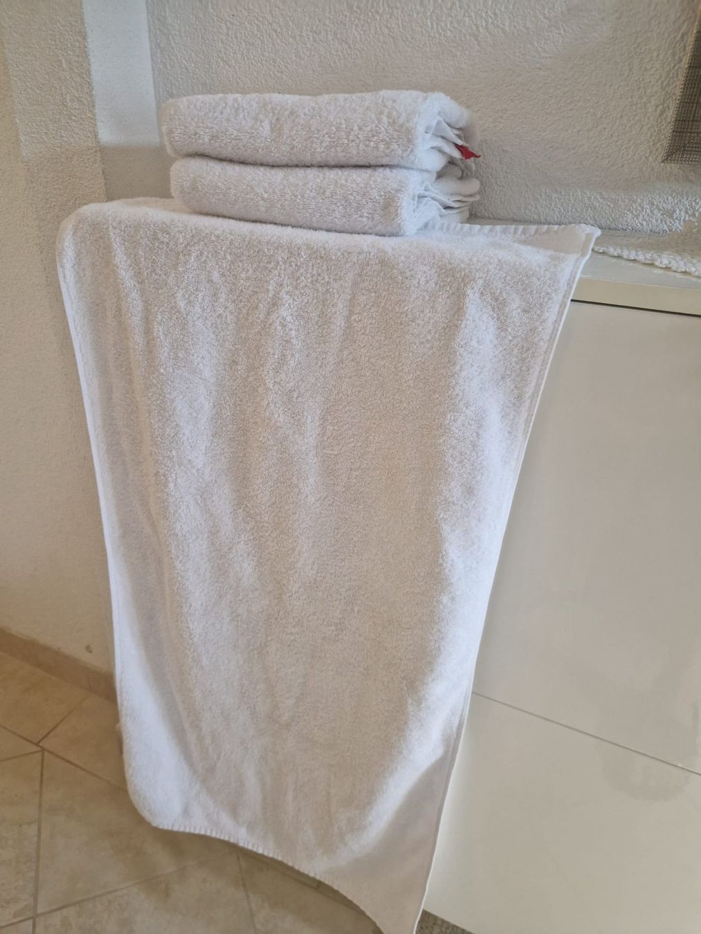 Teli da bagno: Formateks weisse Handtücher NEU – Nuovo (secondo la descrizione) da Zürich venduto da Salesmaker