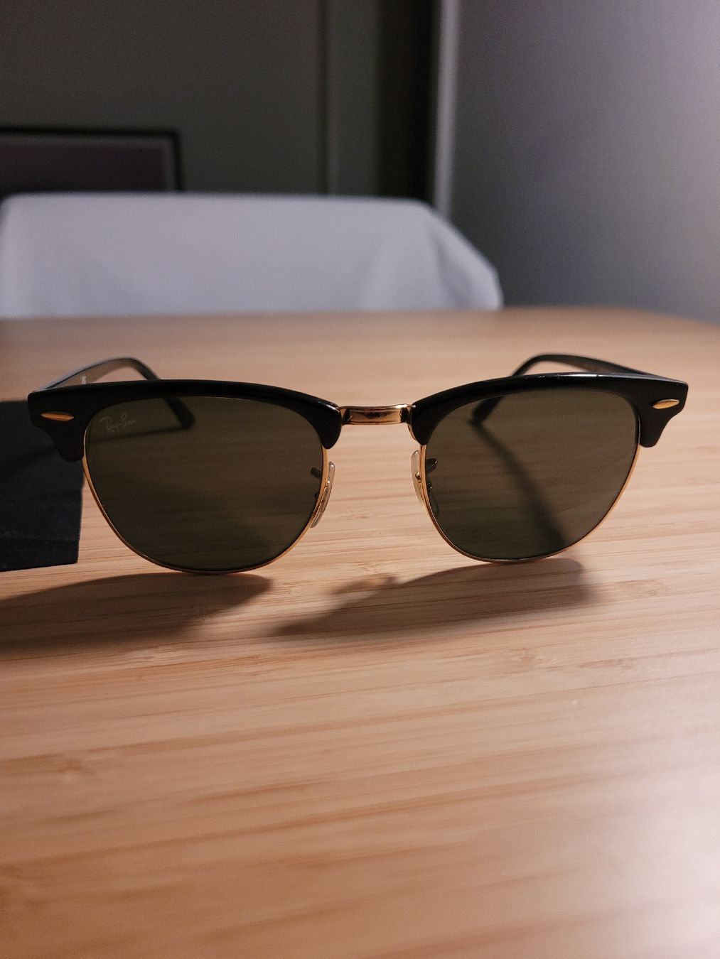 Ray-Ban Occhiali & Lenti: Ray-Ban Clubmaster Schwarz Gold – Nuovo (secondo la descrizione) da Zürich venduto da wavericks