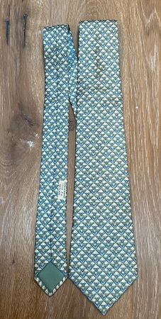 Beautiful HERMÈS men’s silk tie