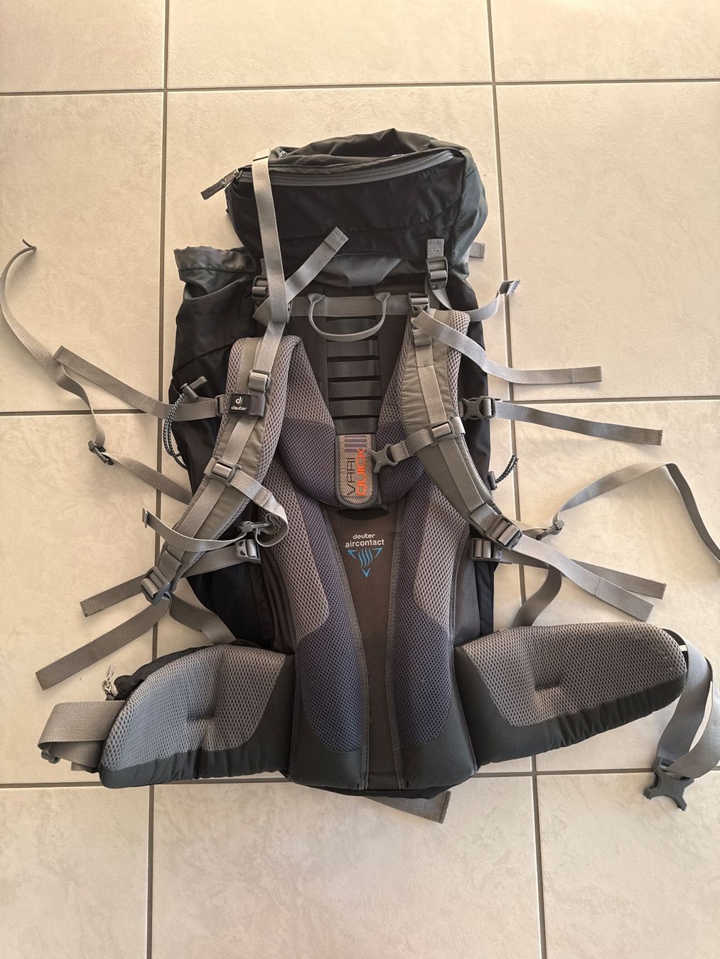 Deuter Zaini: Deuter Act Lite 40 + 10 Backpack (Rucksack) – Usato da Glattbrugg venduto da amitchaudhary82 1