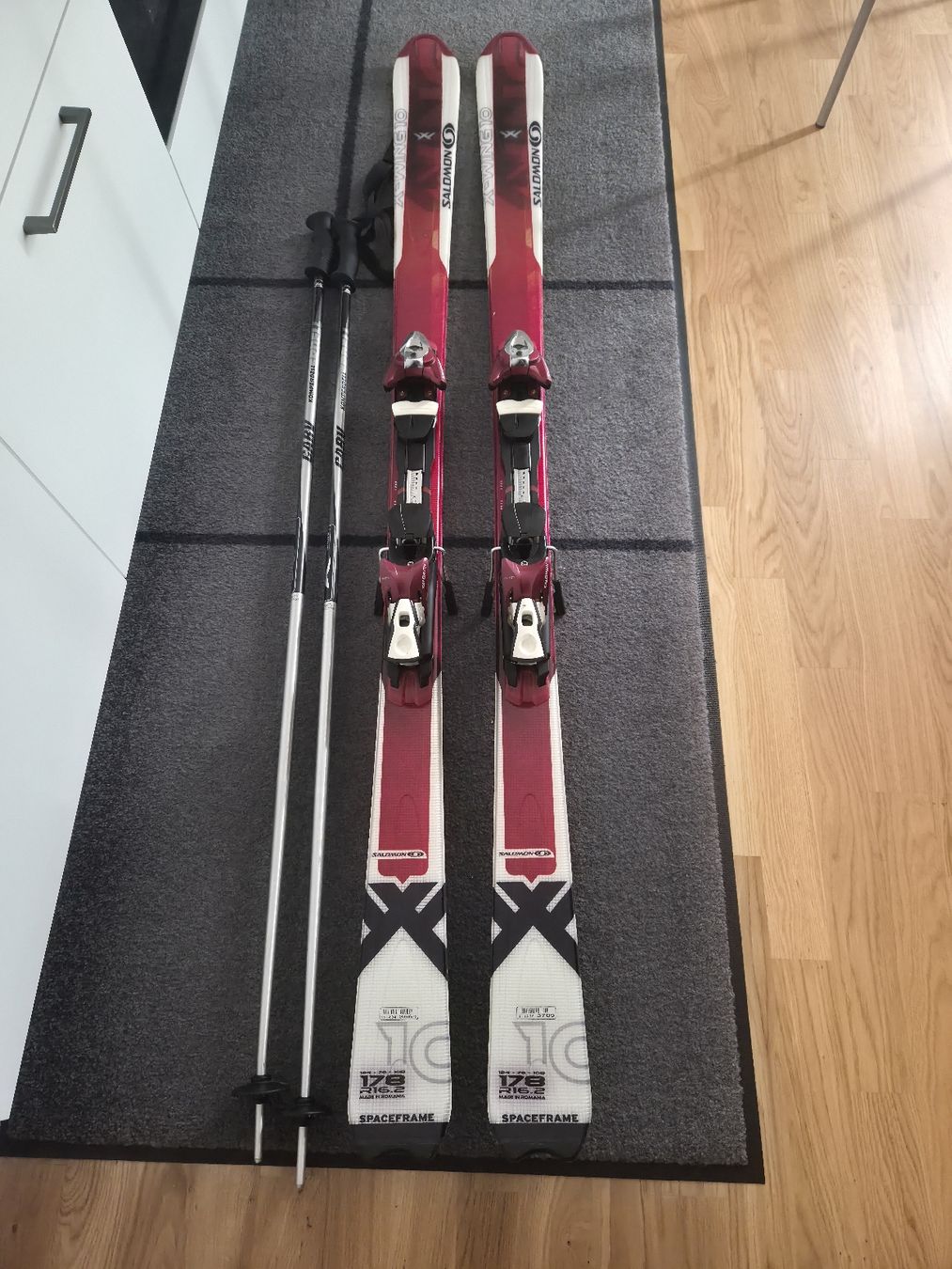 Sci: Ensemble Ski Salomon 178cm + Chaussures HEAD 46-47 + Bâtons – Usato da Renens VD venduto da merlin8882