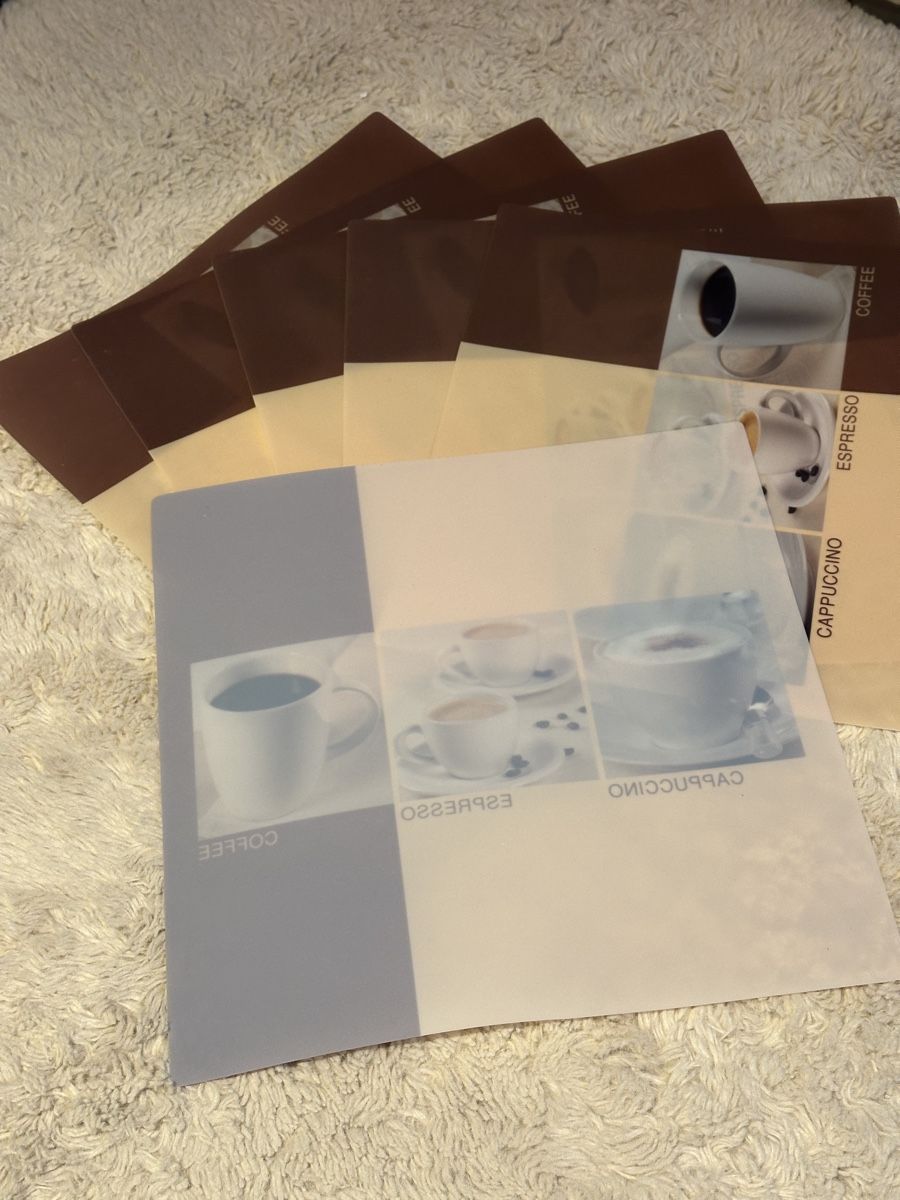 Set di tavolo e panche: 8 Stück Tischset aus Plastik – Usato da Zürich venduto da Coco.swiss 3