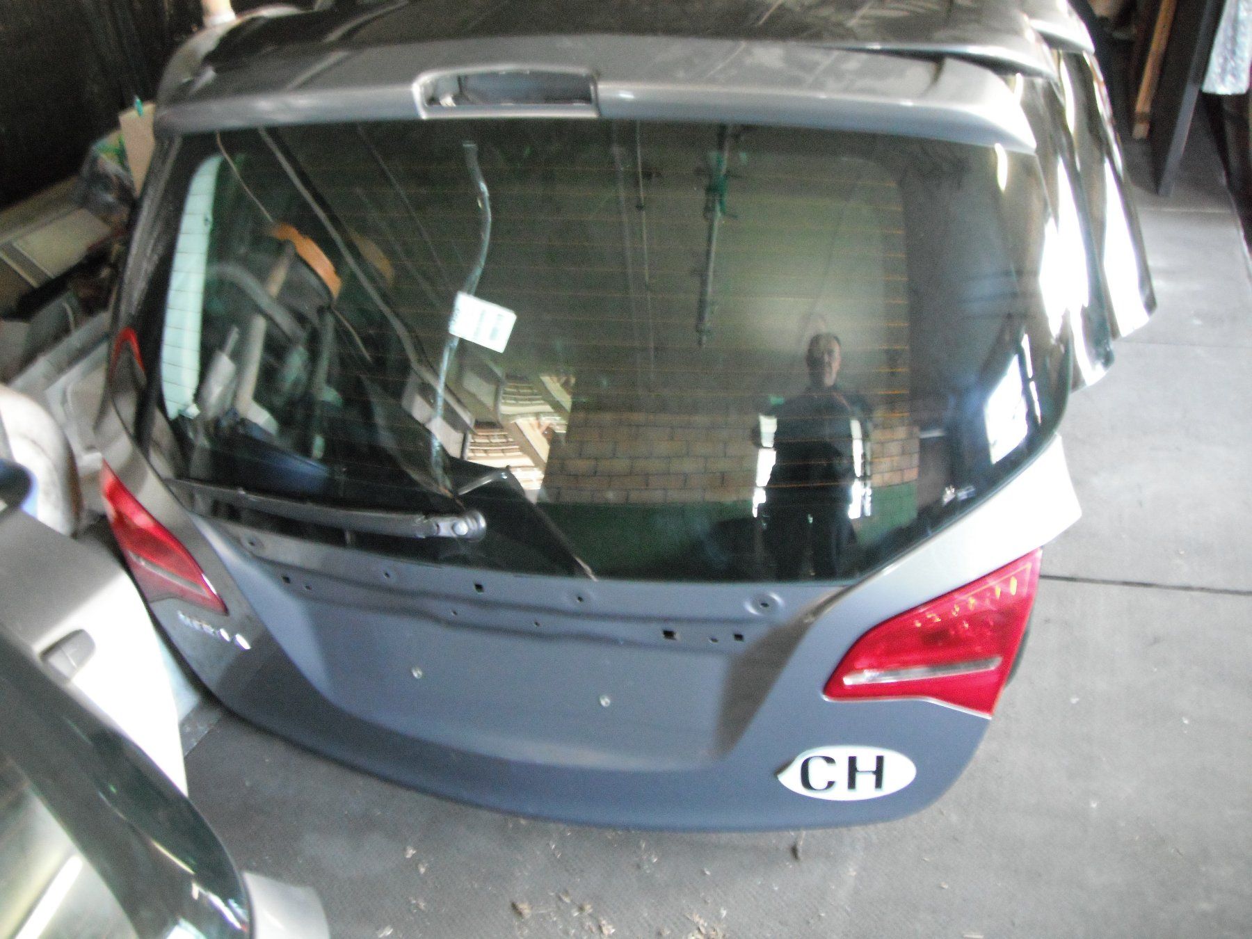 Opel Tutti pezzi di ricambio auto: Opel Meriva B Heckklappe Kofferraumdeckel – Usato da Ruswil venduto da bauz01