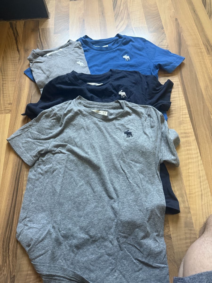 Abercrombie Lotti di vestiti: 4stk Abercrombie Tshirt – Usato da Lenzburg venduto da Stone07
