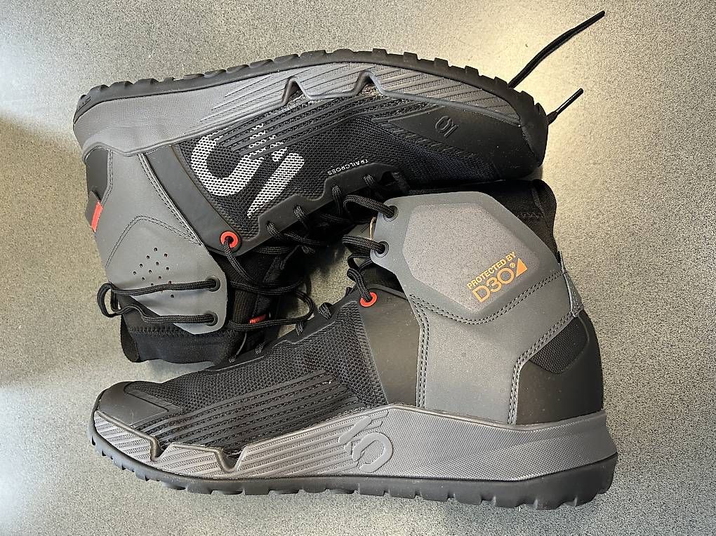 Five Ten Herrenschuhe: FiveTen Bikeschuhe Grösse 46 – Neu (gemäss Beschreibung) aus Adligenswil von oldherm 1