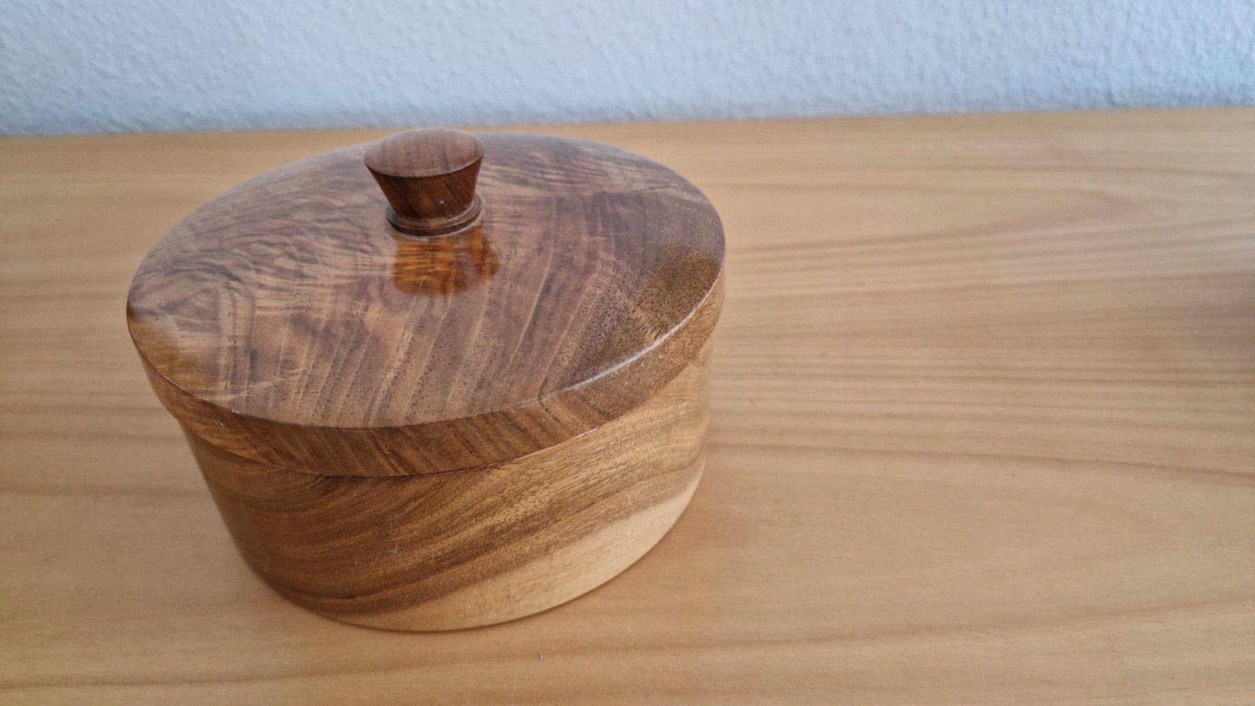 Articles en bois: Holzschale mit Deckel, handgemacht – D'occasion à Luzern par kzu_8qsg