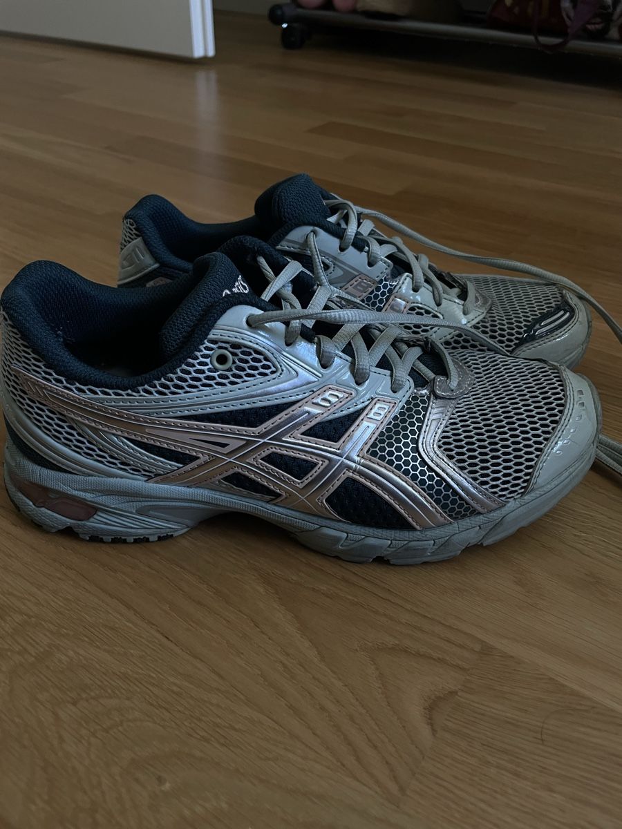 Asics Herrenschuhe: ASICS Sportstyle sneaker 39,5 – Defekt aus Vevey von ali_qc7f
