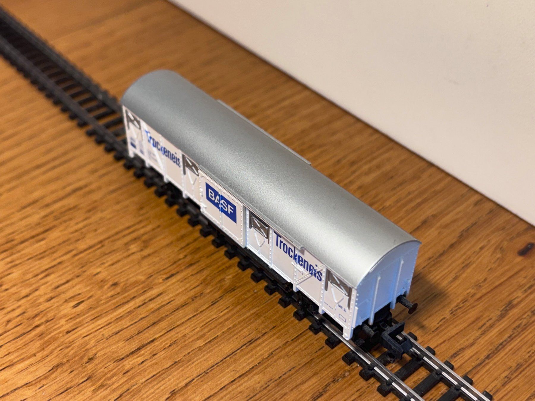 Modellini di ferrovie: e1966: Güterwagen BASF (Spur N) – Usato da Birsfelden venduto da Birs_25 2