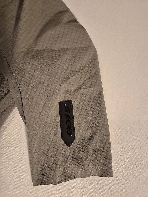 Canottiere & Pantaloni:  Q36.5 Gr.S Man dottore – Usato da Chur venduto da chrigebrunner 3