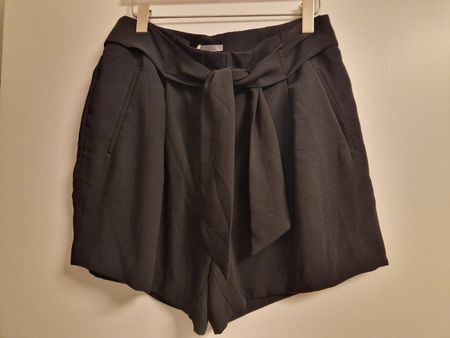 H&M Schwarze elegante Shorts Gr. 44 neuwertig
