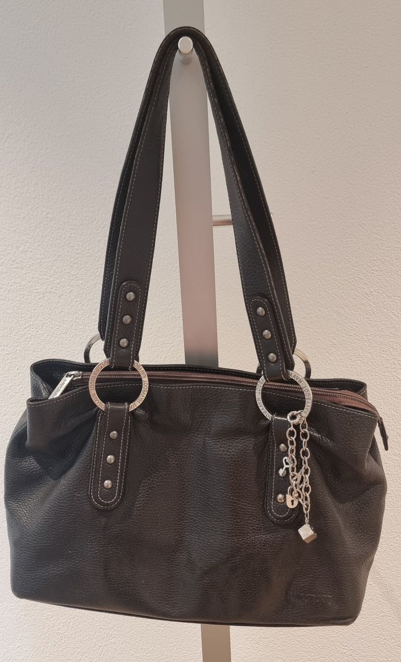 Navyboot Taschen für Damen: Navyboot Leder Umhängetasche – Gebraucht aus Dielsdorf von meret07