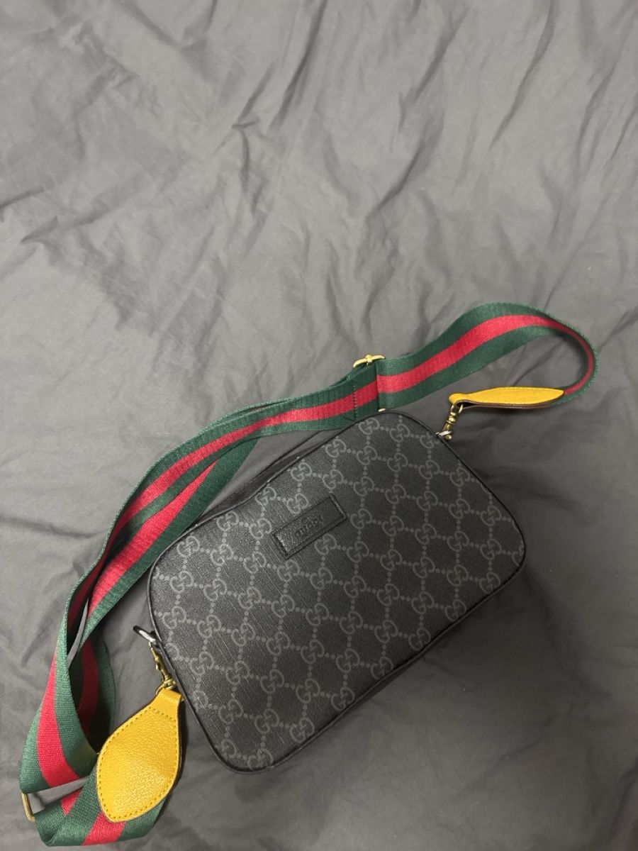 Gucci Autres vêtements & accessoires: sacoche gucci - réplique  – Neuf (Voir description) à Fribourg par bar_q2pw