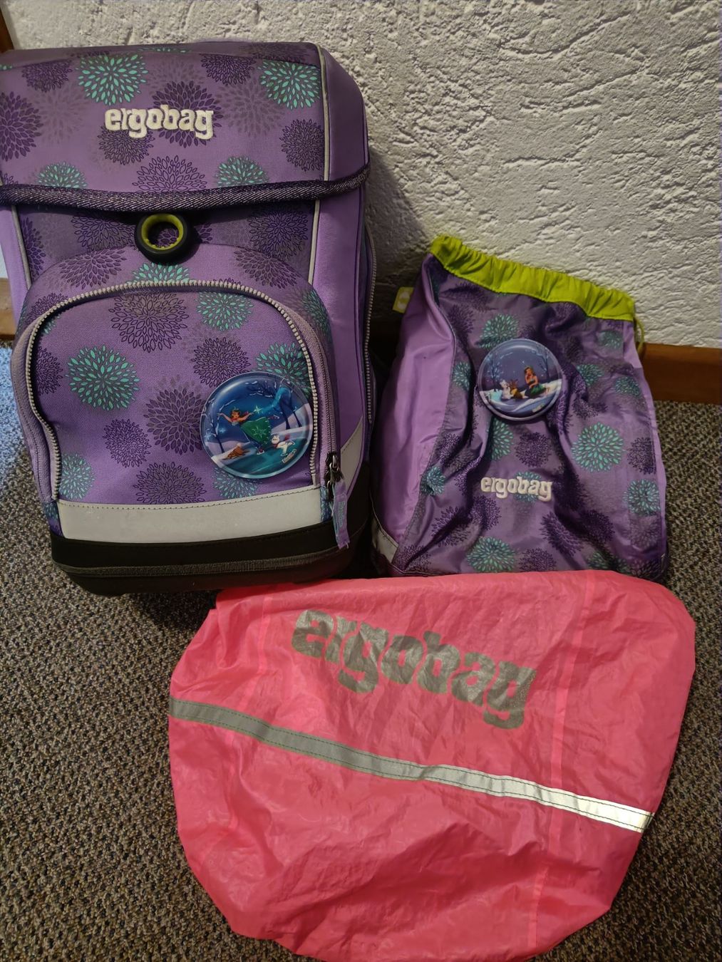 Ergobag Borse & Zaini: Ergobag Schulrucksack Set lila Blumen & Meerjungfrau – Usato da Bassersdorf venduto da tarioch