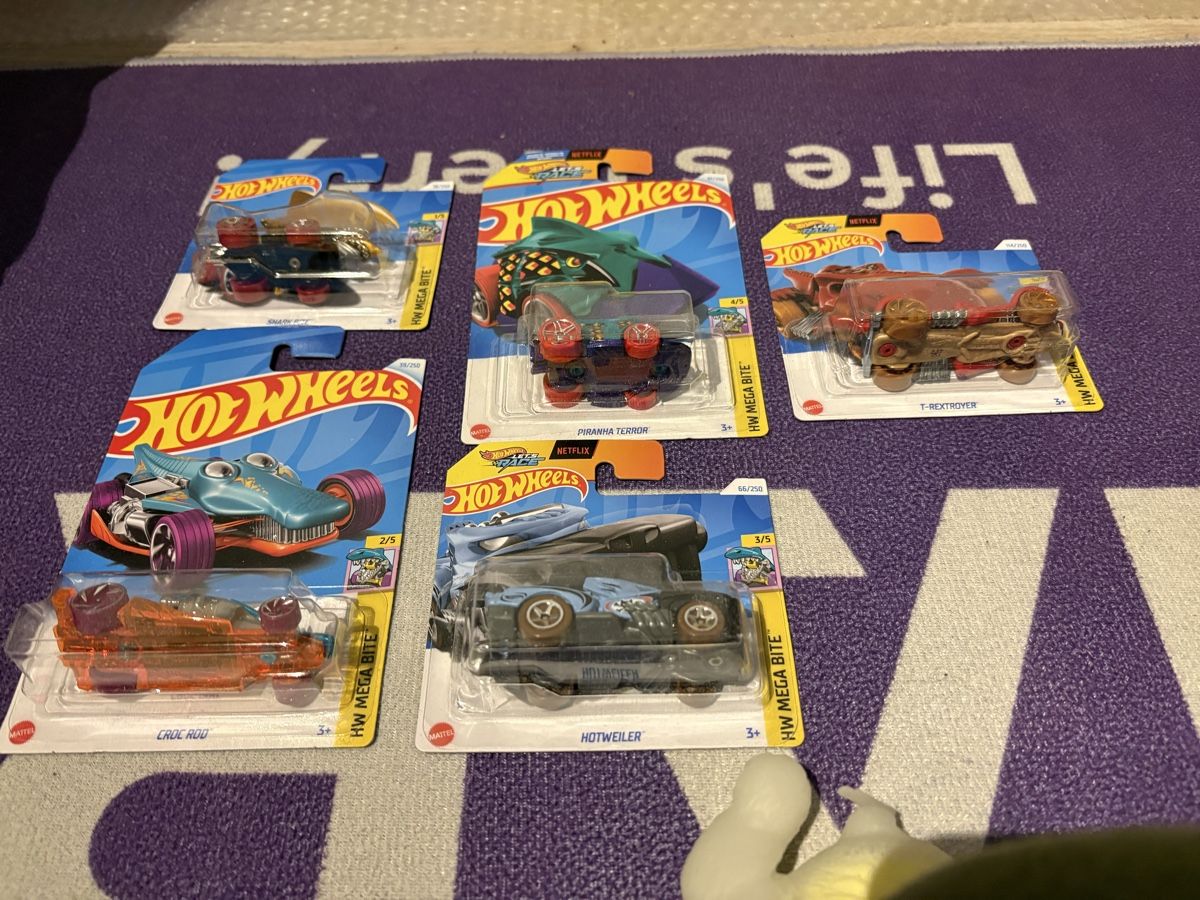 Hot Wheels Voitures modèles: HOT WHEELS mega bite komplett – Neuf avec emballage d'origine à Herzogenbuchsee par warrior77