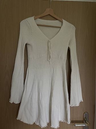 Beiges Kleid
