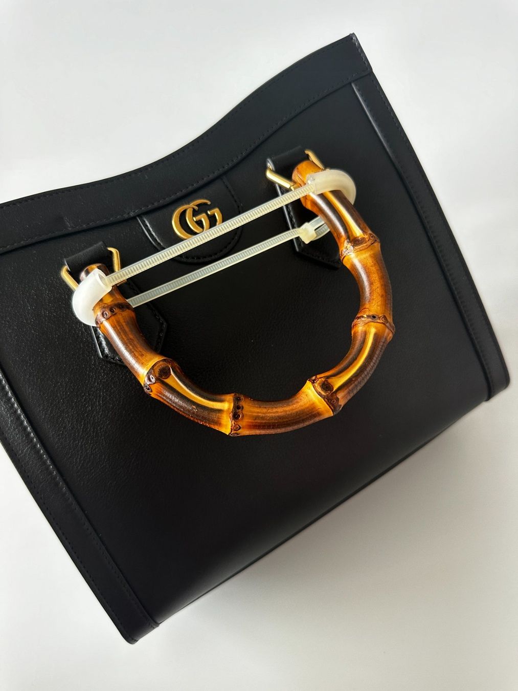 Gucci Taschen für Damen: New classic bag Gucci Diana – Neu und originalverpackt aus Lugano von juledo 2
