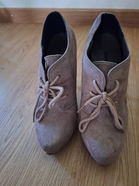 Damenschuhe: Hohe Schuhe 36 – Gebraucht aus Arlesheim von gligli01 1