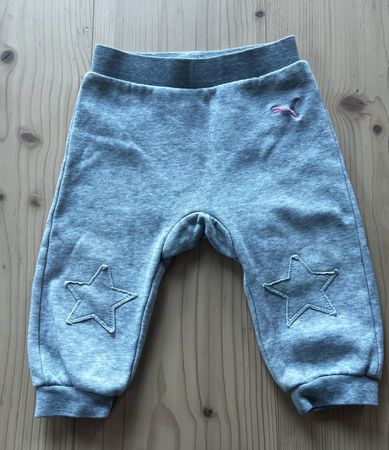 Puma Baby Trainerhose Gr. 80 – Grau mit Sternen-Patches