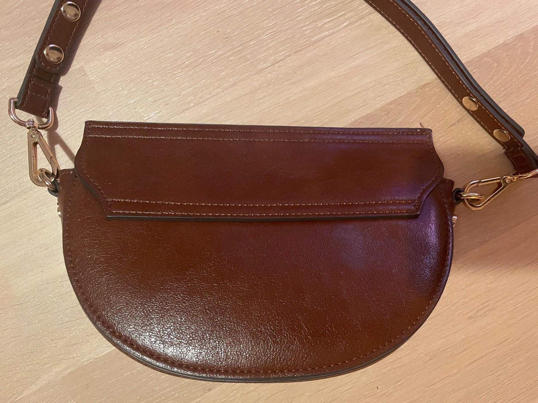 H&M Taschen für Damen: Moderne fake Ledertasche in braun – Gebraucht aus Zürich von Camiro6 6