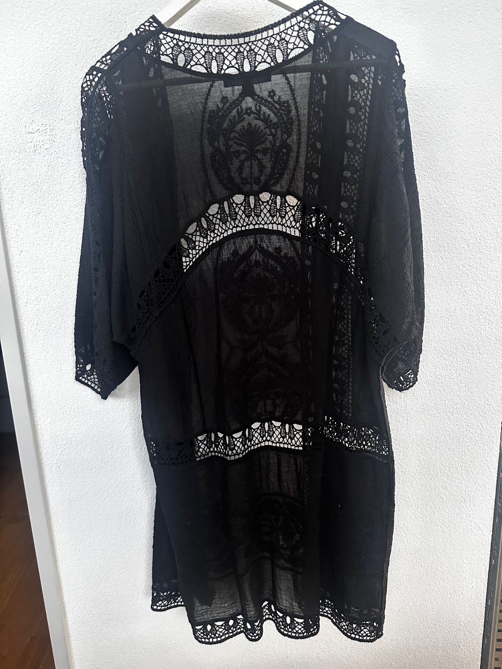 Internationale Kunst: SCHWARZE SPITZEN-KIMONO-JACKE – Neu (gemäss Beschreibung) aus Haldenstein von enie123 3