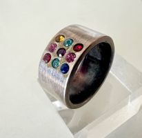 Breiter Designer-Bandring Edelstahl matt – bunte Kristalle