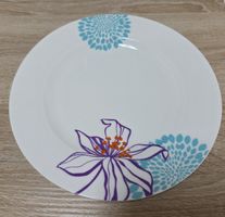 Teller mit Blumenmuster