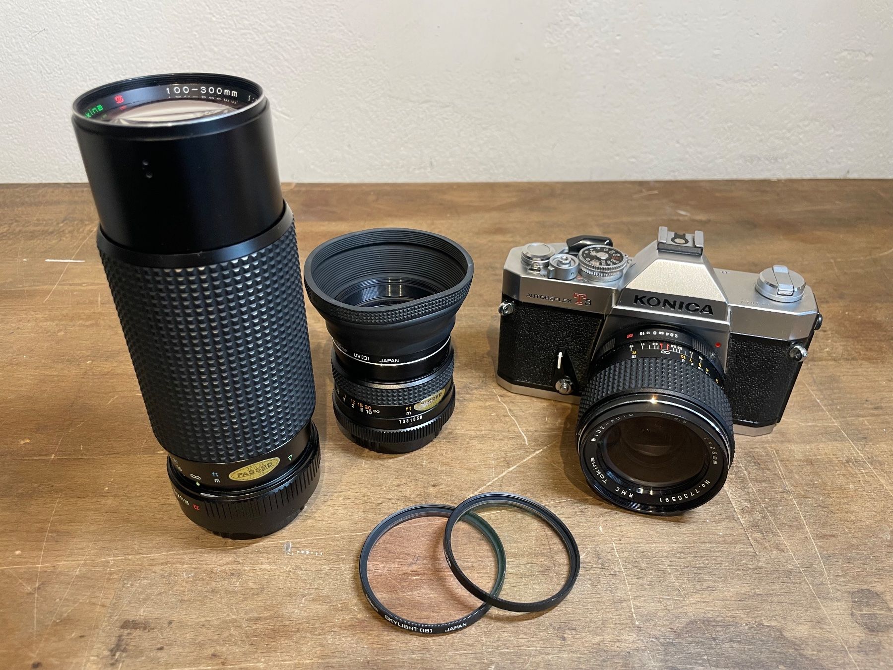 Konica Kamera: Konica Autoreflex T3 mit 3 Objektiven und Lederetui – Gebraucht aus Bern von annalara12
