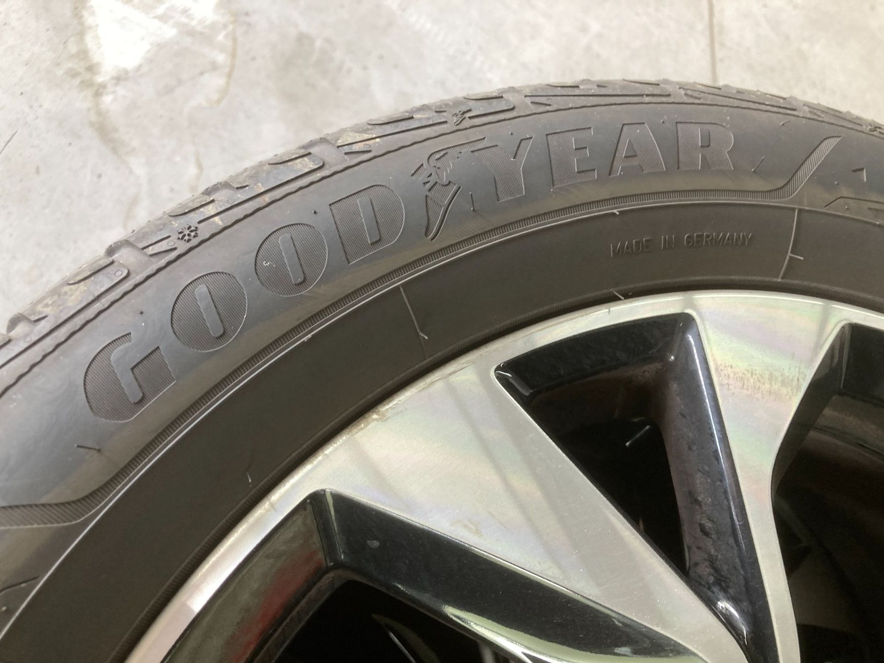 Ford Pneumatici & Ruote complete: Ford Mustang Mach E Winterräder 225/55R19 – Usato da Cham venduto da WB2223 5