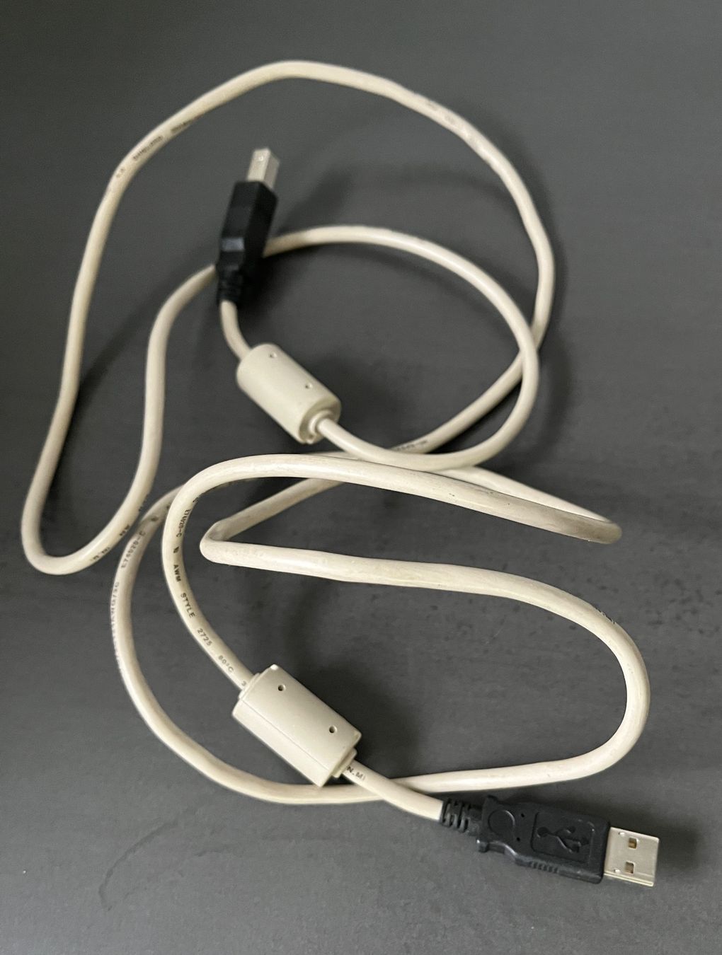 Cavi: Câble beige (+ ferrite) de 180 cm USB-A vers USB-B, testé – Usato da Chavornay venduto da HDesH 1
