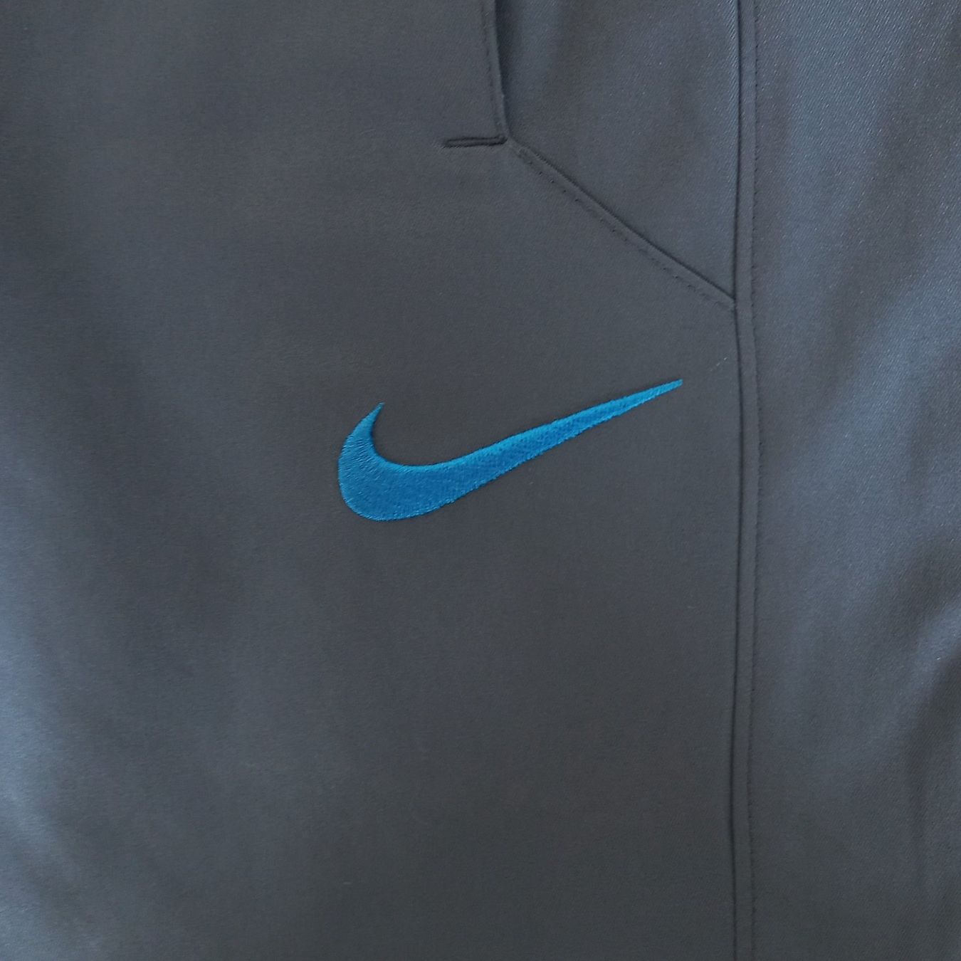 Nike Pantaloni: Nike Trackpant (L) – Nuovo (secondo la descrizione) da Chamoson venduto da Sapoloshop 1