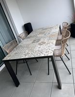 Gartentisch Keramik inkl. 4 Stühle geflochten