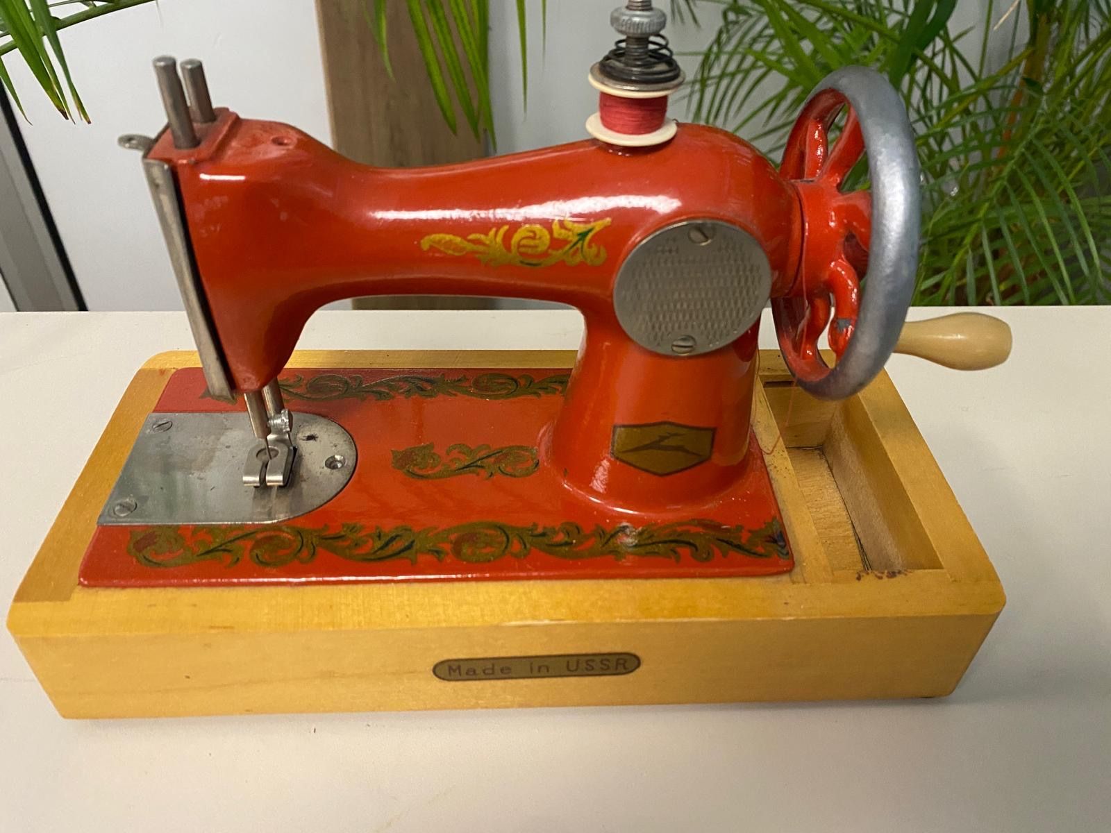 Nähmaschinen: Schöne rote Vintage Nähmaschine – Gebraucht aus Brügg BE von rutschimedizin 1