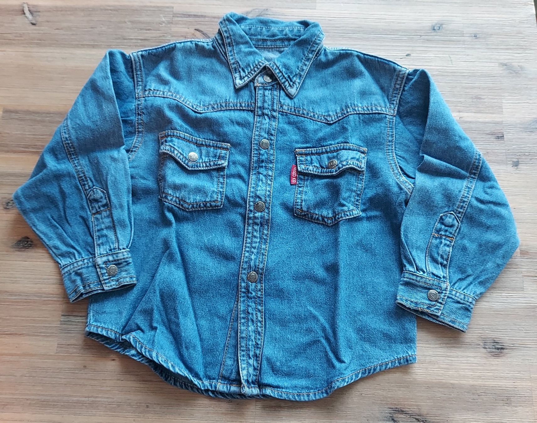 Camicie, T-shirt & Polo: Kinder Jeanshemd Gr. 92 – Usato da Basel venduto da Sinibini86