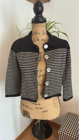 Cardigan court rayé noir et blanc, en coton et laine 
