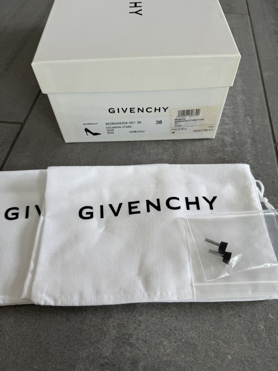 Givenchy Scarpe da donna: Givenchy Star Studded Pumps - schwarz – Nuovo (secondo la descrizione) da Küsnacht ZH venduto da jeli9 3