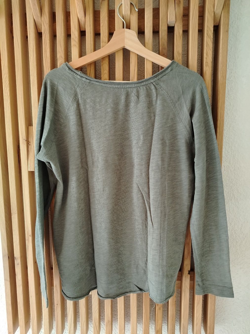 Pullover & Sweatshirts: Hochwertiger Baumwollpulli Grösse M/L – Gebraucht aus Schönenbuch von sop_n7zd 1