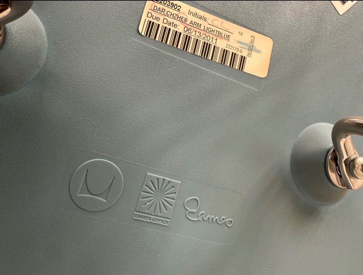 Vitra Sedie: ORIGINAL VITRA EAMES PLASTIC ARMCHAIR VON 2011 TOTAL 8 STK – Usato da Balterswil venduto da MR_FEELGOOD 1