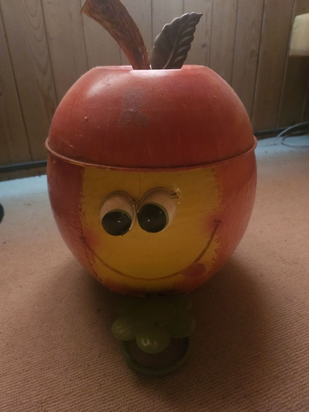Altro per la casa: Apfel Eimer mit Gesicht und Stiel, Metall rot, ca. 33cm – Usato da Pfeffikon Lu venduto da Rosentraum