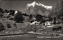 Schwimmbad Grindelwald mit Wetterhorn
