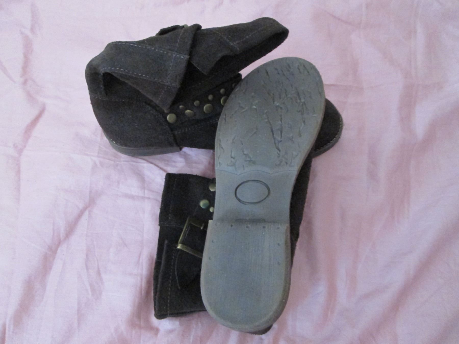 Scarpe da donna: Wildleder Boots – Nuovo (secondo la descrizione) da Neuchâtel venduto da Dualseele 4