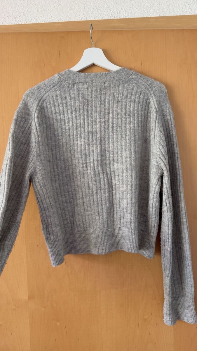 H&M Pullover & Sweatshirts: Strickjacke Damen – Gebraucht aus Wilen (Sarnen) von aninaschwab 3