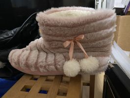 Süsse, flauschige Hausschuhe, Grösse 38, Neuwertig!