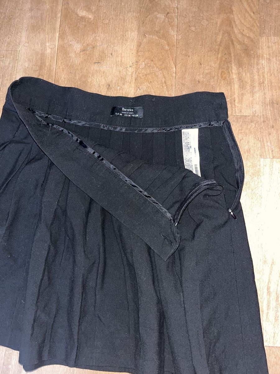 Bershka Gonne: Schwarzer Minirock Bershka, Grösse M – Usato da Stäfa venduto da jo1735 1