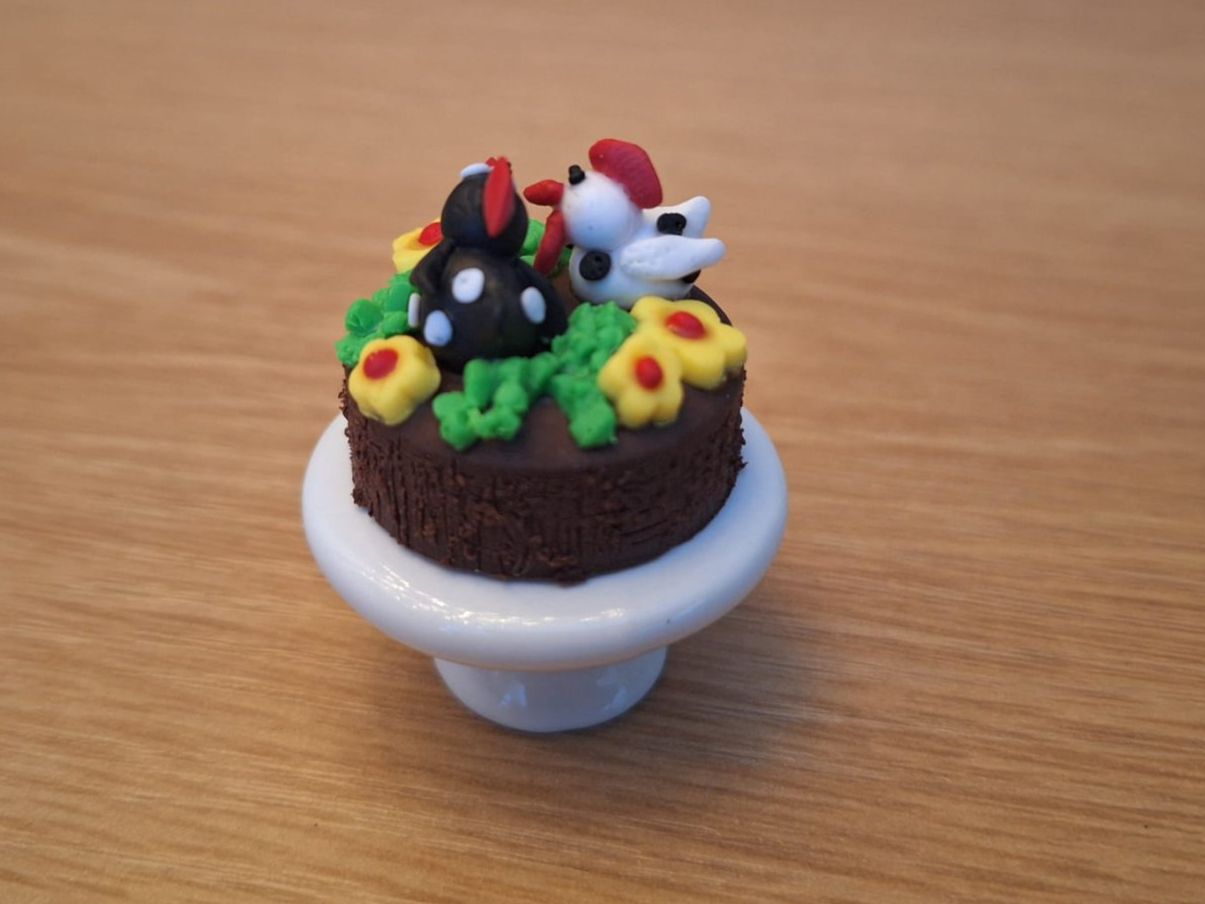 Case e mobili per bambole: Handmade Hühner Torte mit Tortenplatte – Nuovo (secondo la descrizione) da Zürich venduto da HandmadeTinyFood 3